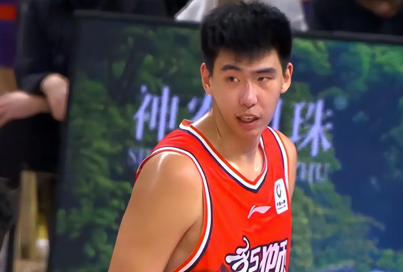 开云娱乐-广东3消息!徐杰蝉联票王,徐昕首获周最佳,胡明轩落选全明星