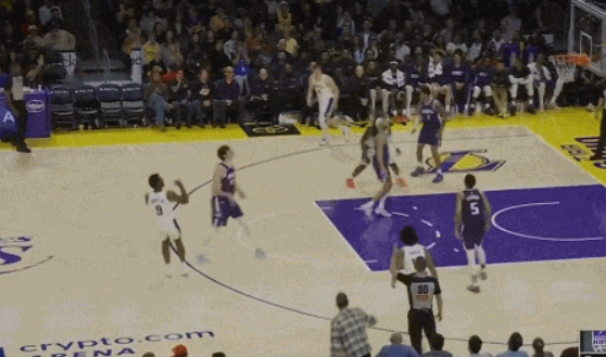 开云娱乐-52中21!布朗尼真有本事!NBA最励志的球二代