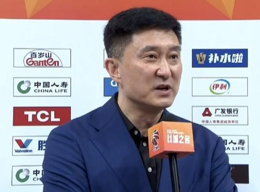 开云APP下载-杜锋:多人有伤依然顽强拼搏,赢球的关键就是广东篮球的精神